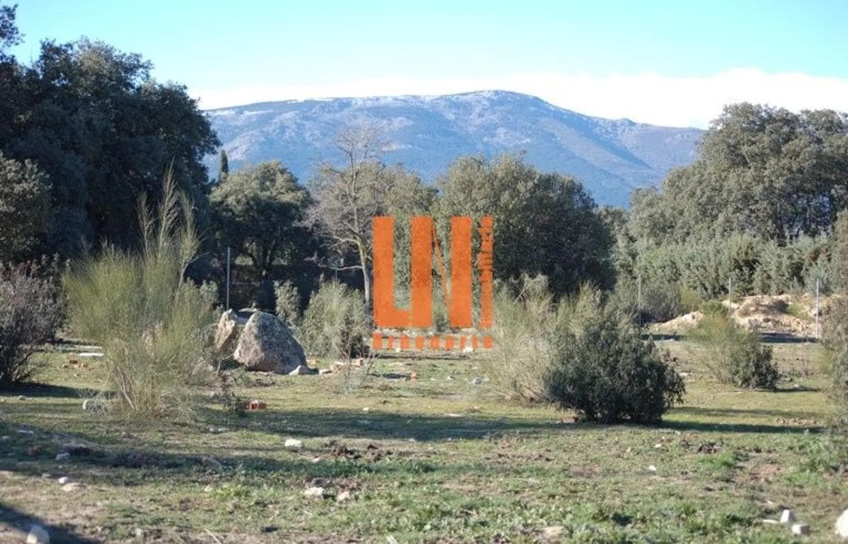Terreno en venta en Valdemorillo, Madrid photo 2