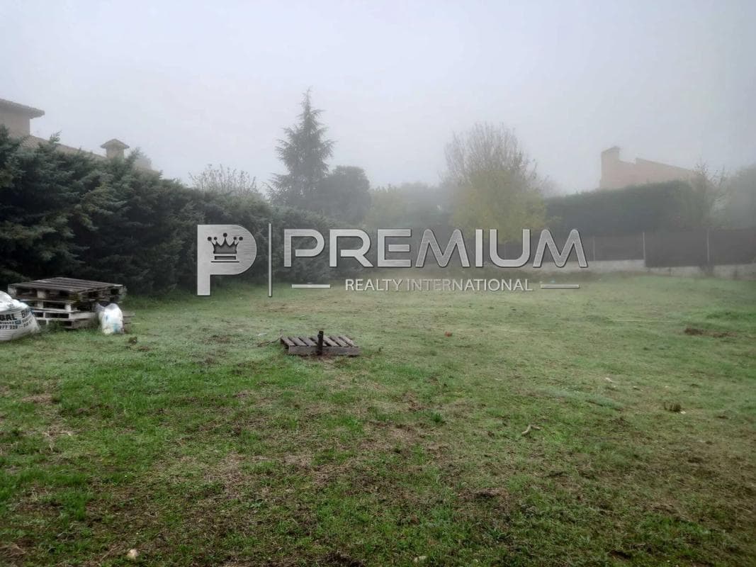 Terreno en venta en Valdemorillo, Madrid photo 2