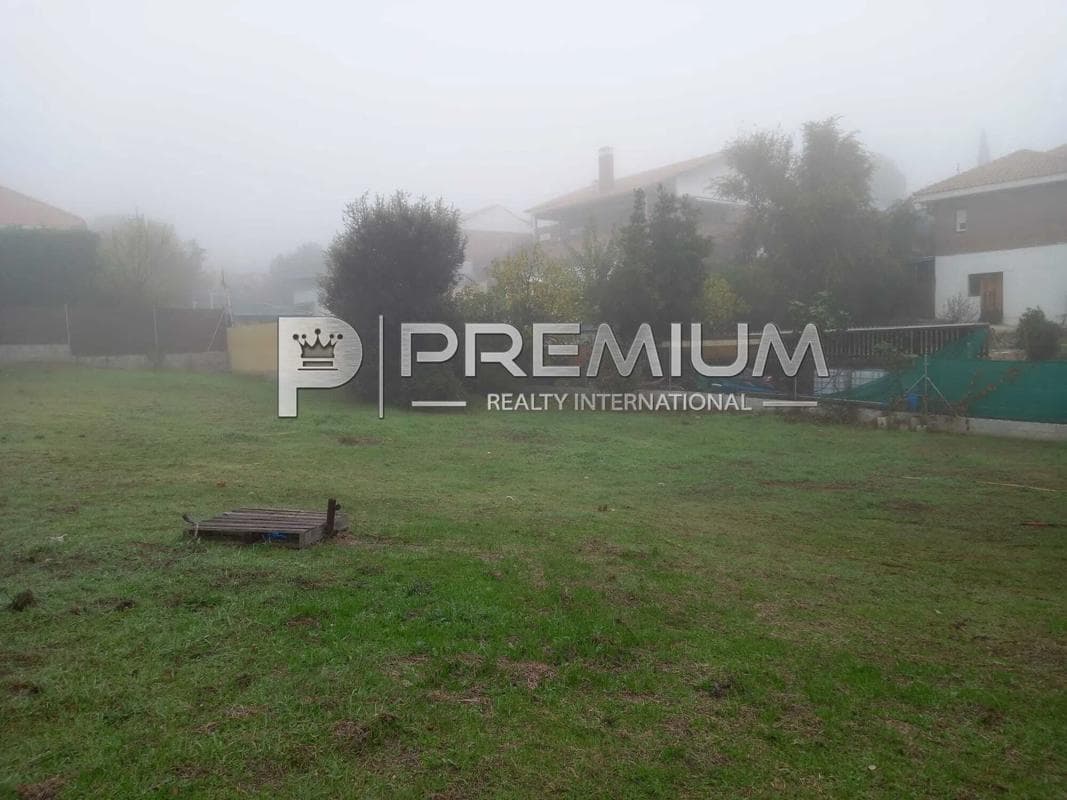 Terreno en venta en Valdemorillo, Madrid photo 3