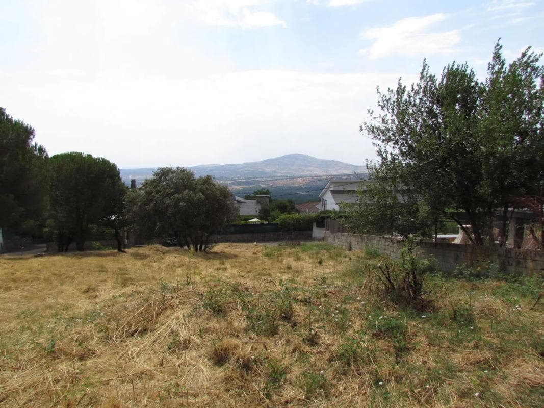Terreno en venta en Miraflores de la Sierra, Madrid photo 4