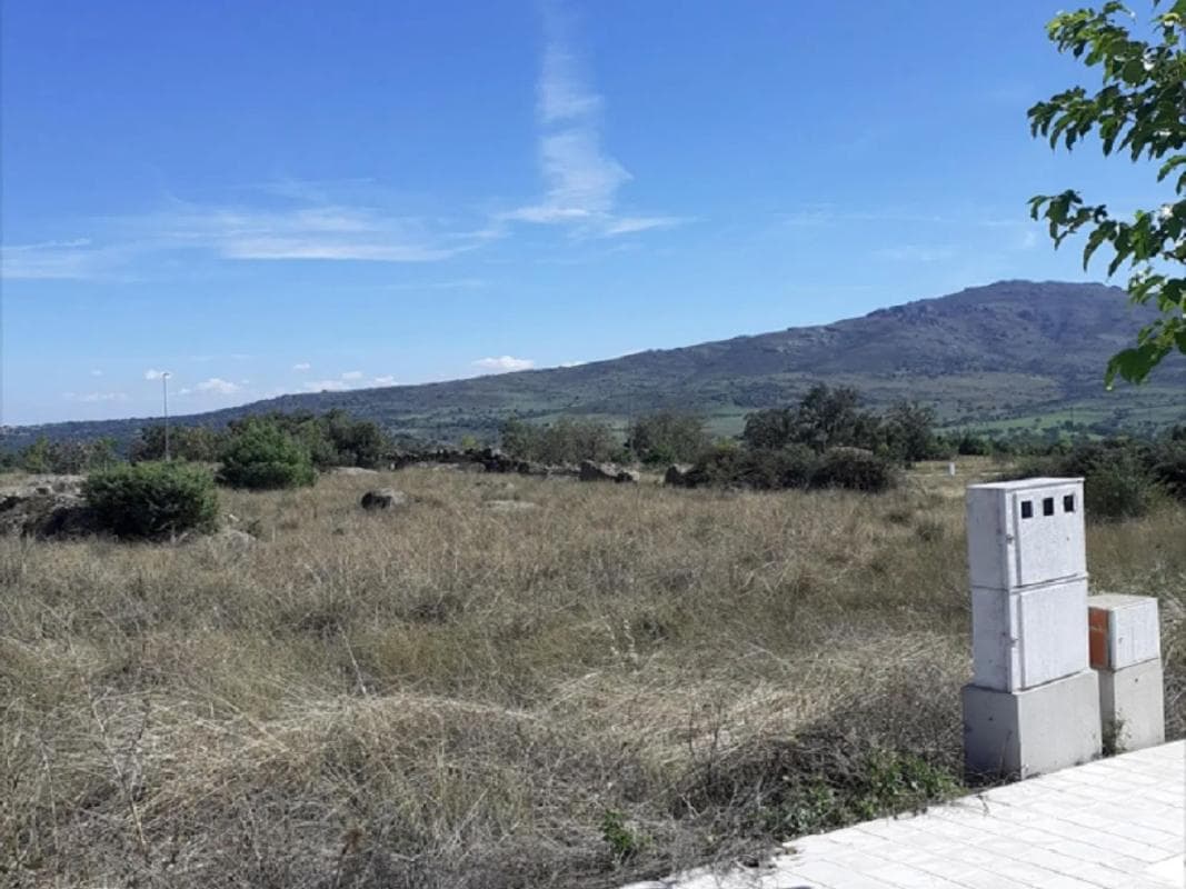Terreno en venta en Miraflores de la Sierra, Madrid photo 3