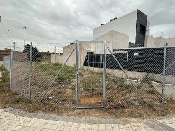 Terreno en calle de Zurbarán, 33 thumbnail 1