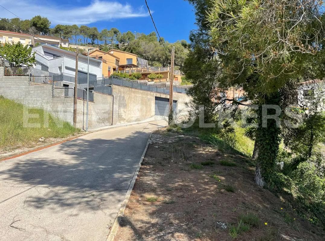 Terreno en venta en Font-Rubí, Barcelona photo 3