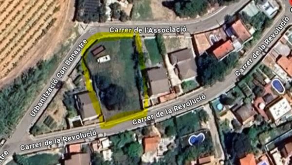 Terreno en calle de la Revolució, 3 thumbnail 1