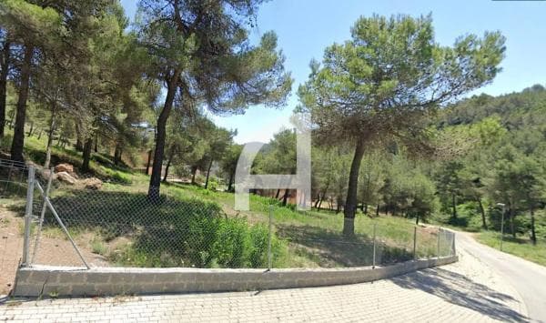 Terreno en calle de Martorell thumbnail 1