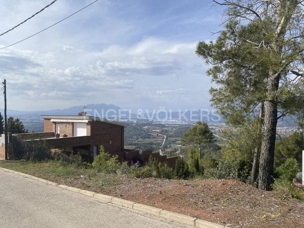 Terreno en Castellví de Rosanes photo 1