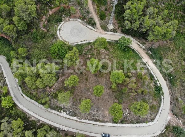 Terreno en Vallirana photo 1