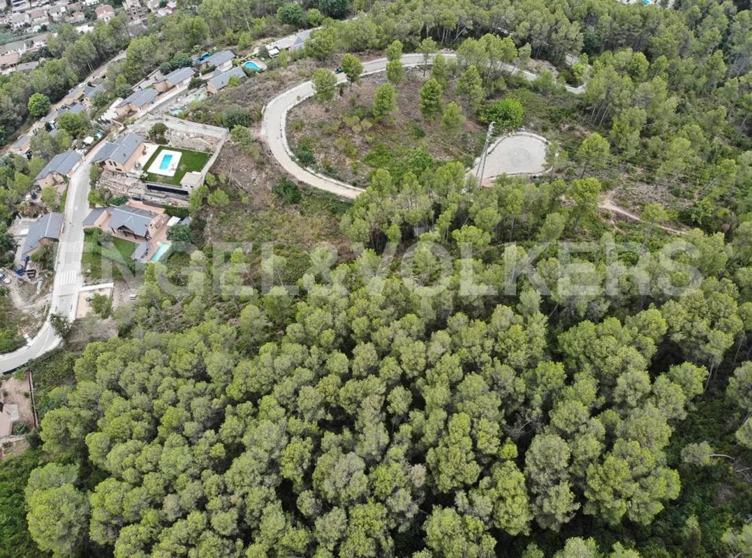Terreno en venta en Vallirana, Barcelona photo 3