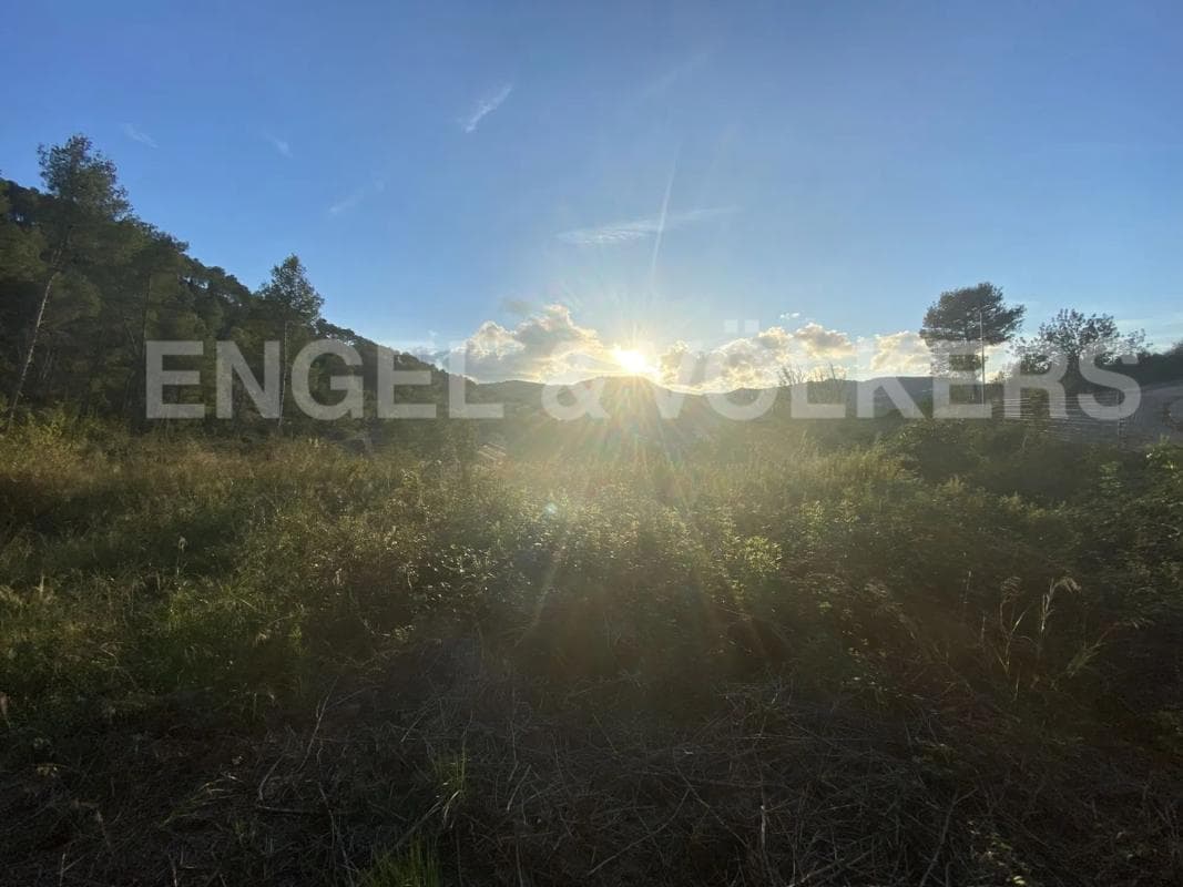 Terreno en venta en Vallirana, Barcelona photo 3