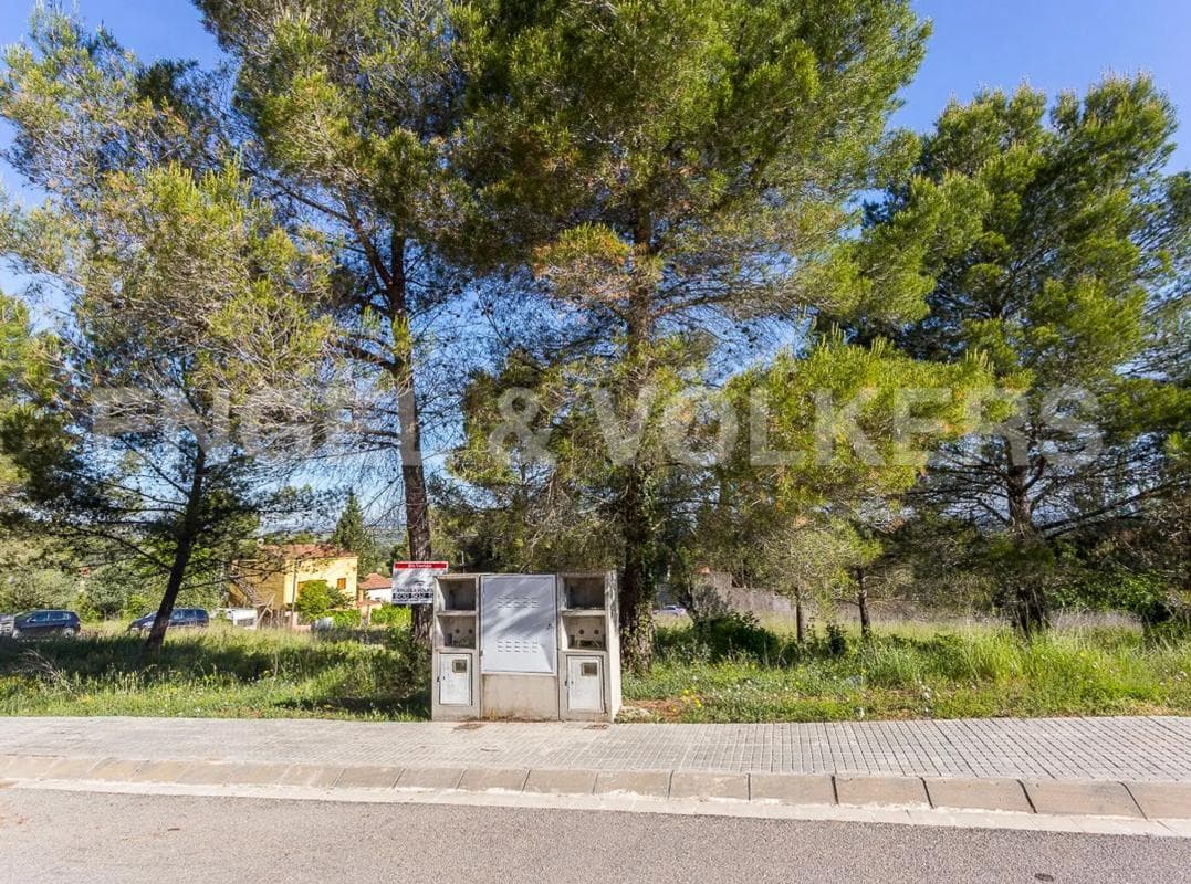 Terreno en venta en Castellví de Rosanes, Barcelona photo 2