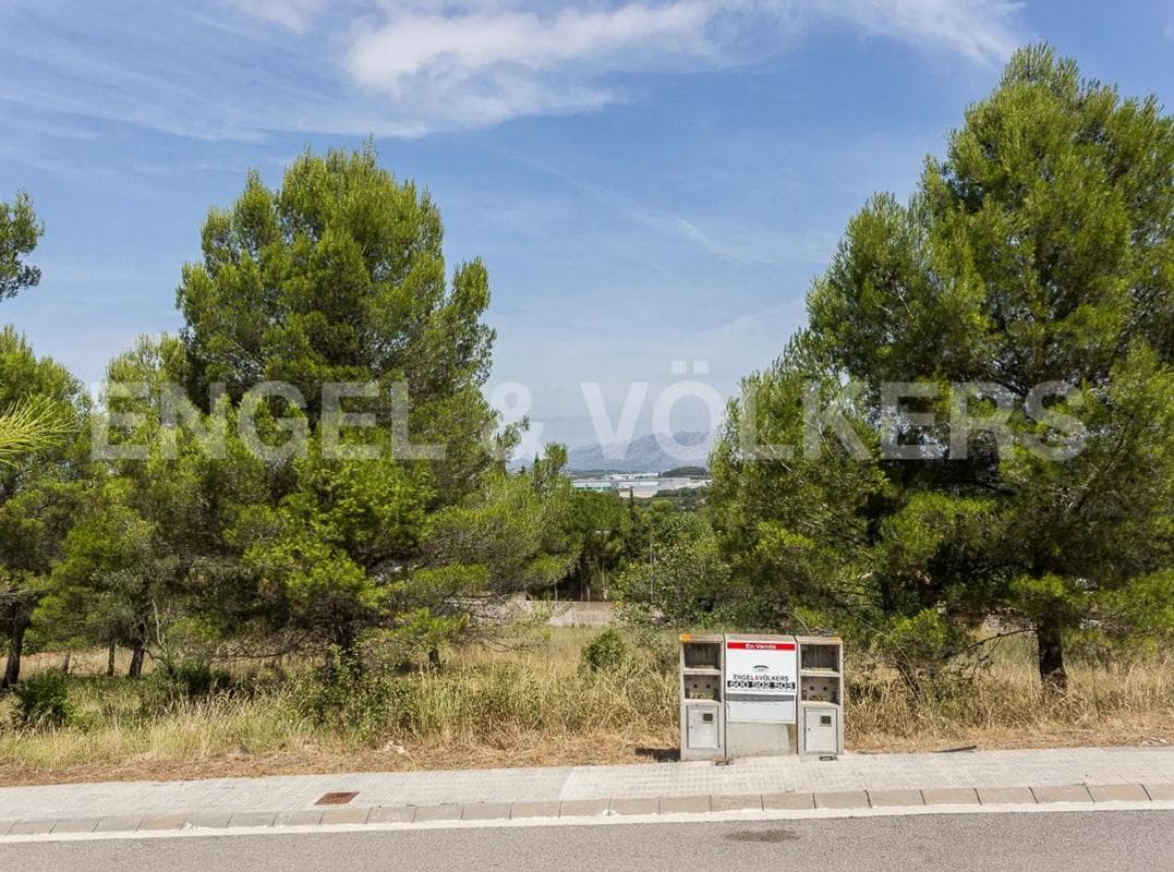 Terreno en venta en Castellví de Rosanes, Barcelona photo 3