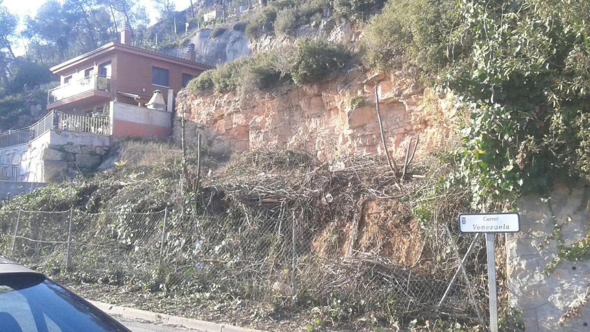 Terreno en venta en Vallirana, Barcelona photo 2