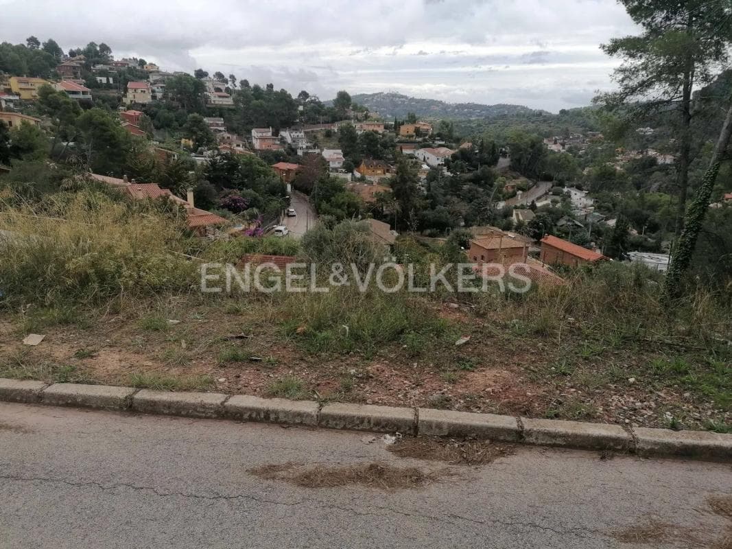 Terreno en venta en Torrelles de Llobregat, Barcelona photo 2