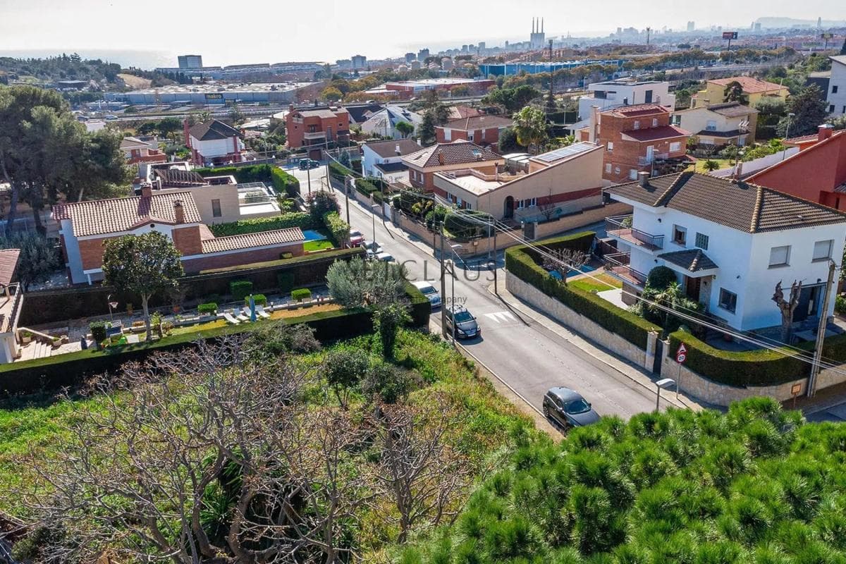 Terreno en venta en Badalona, Barcelona photo 3