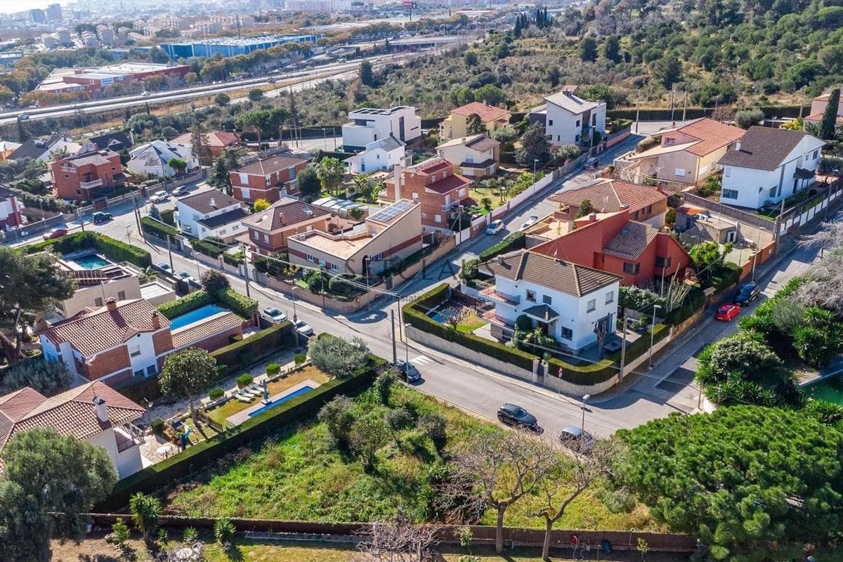 Terreno en venta en Badalona, Barcelona photo 5
