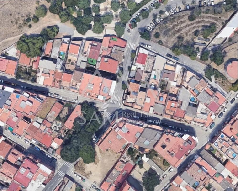 Terreno en venta en Santa Coloma de Gramenet, Barcelona photo 4