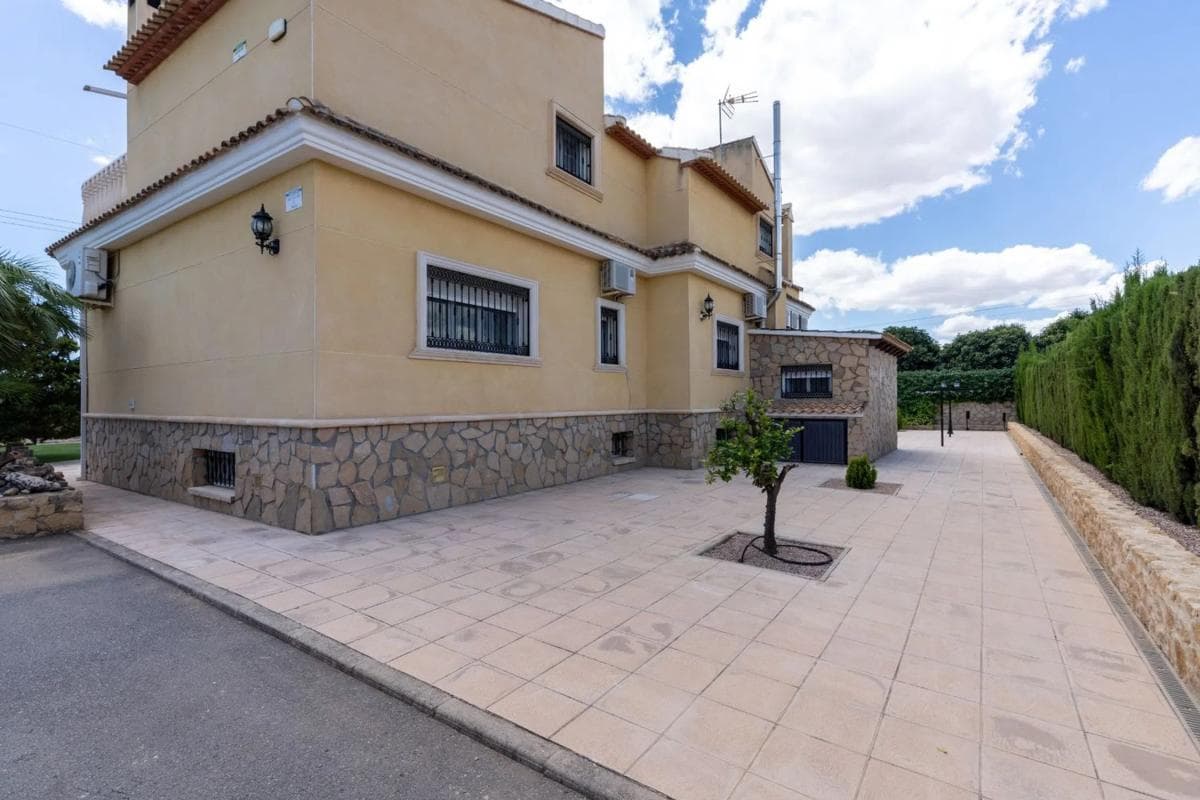 Propiedades en venta y alquiler en España photo 4