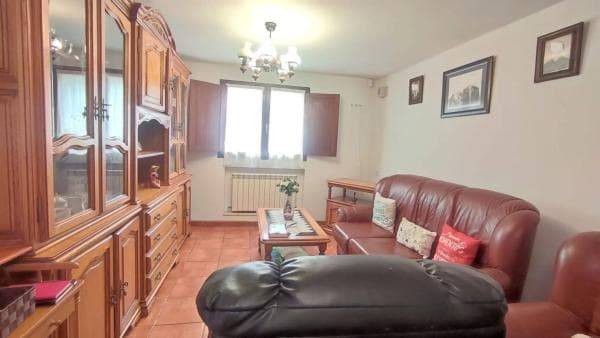 Casa independiente en calle Naves thumbnail 1