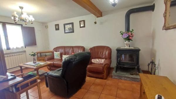 Casa independiente en calle Naves thumbnail 2