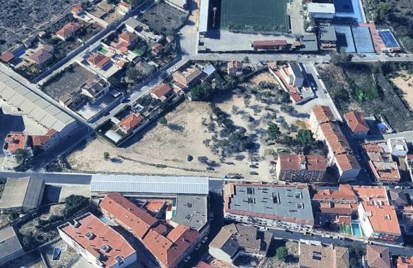Terreno en calle de les Rodanes photo 1