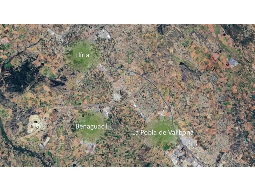 Land for sale in La Pobla de Vallbona, Valencia photo 3