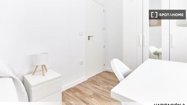 Se alquila habitación en piso compartido de 4 habitaciones en Ciudad Jardín. thumbnail 2