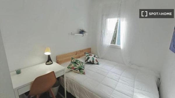 Se alquila habitación compartida en Casería de Montijo, Granada photo 1