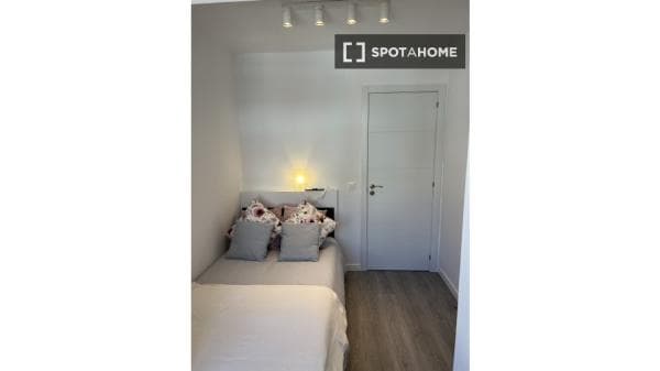 Apartment for rent in C. de Valmojado , Madrid thumbnail 1
