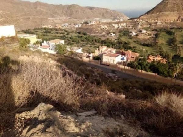 Terreno en calle Los Naranjos photo 1