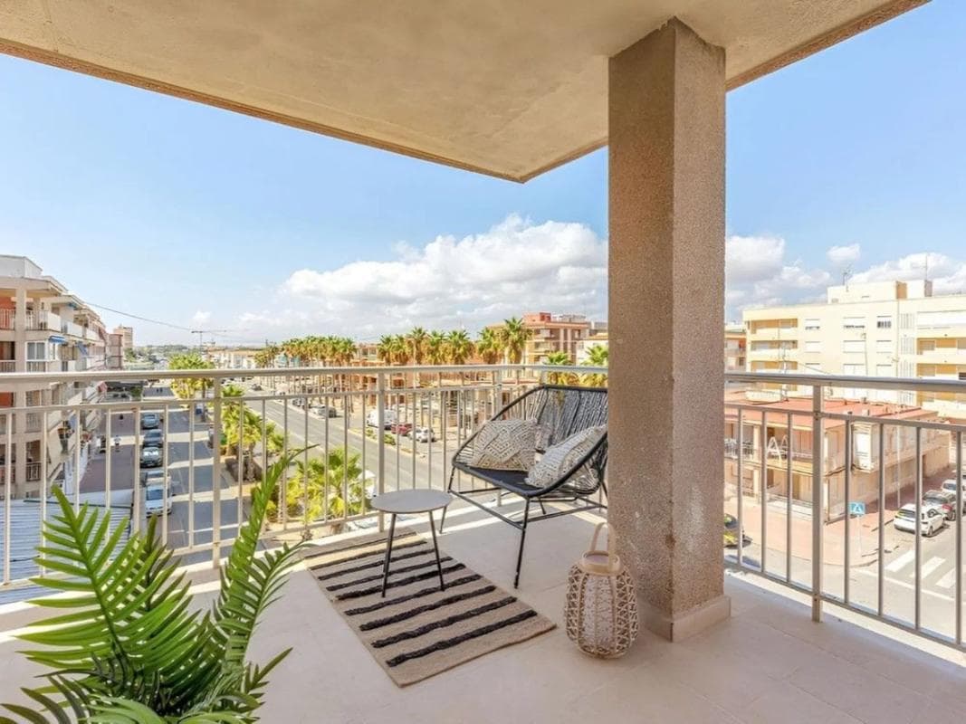 Venta de piso en Avenida Doctor Gregorio Marañón, 62, Torrevieja
photo 3