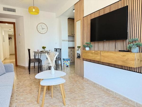 Piso en venta en Calle València, Torrevieja
photo 1