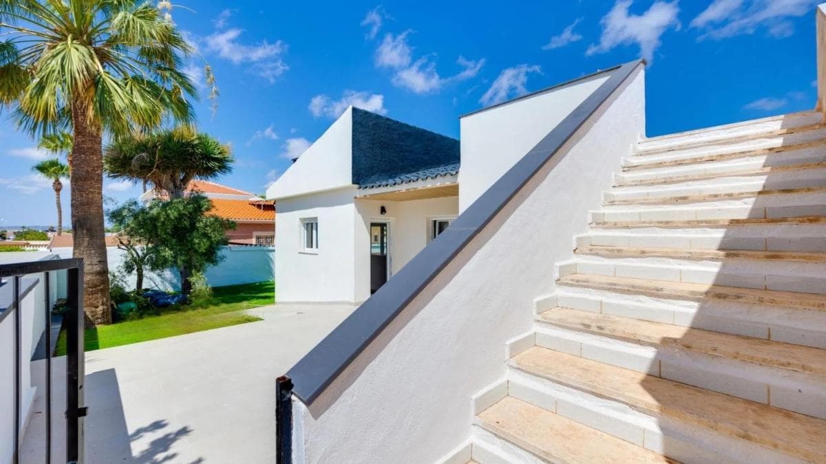 Properties for sale and rent in Spain photo 2