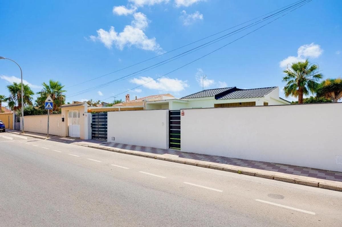 Properties for sale and rent in Spain photo 5