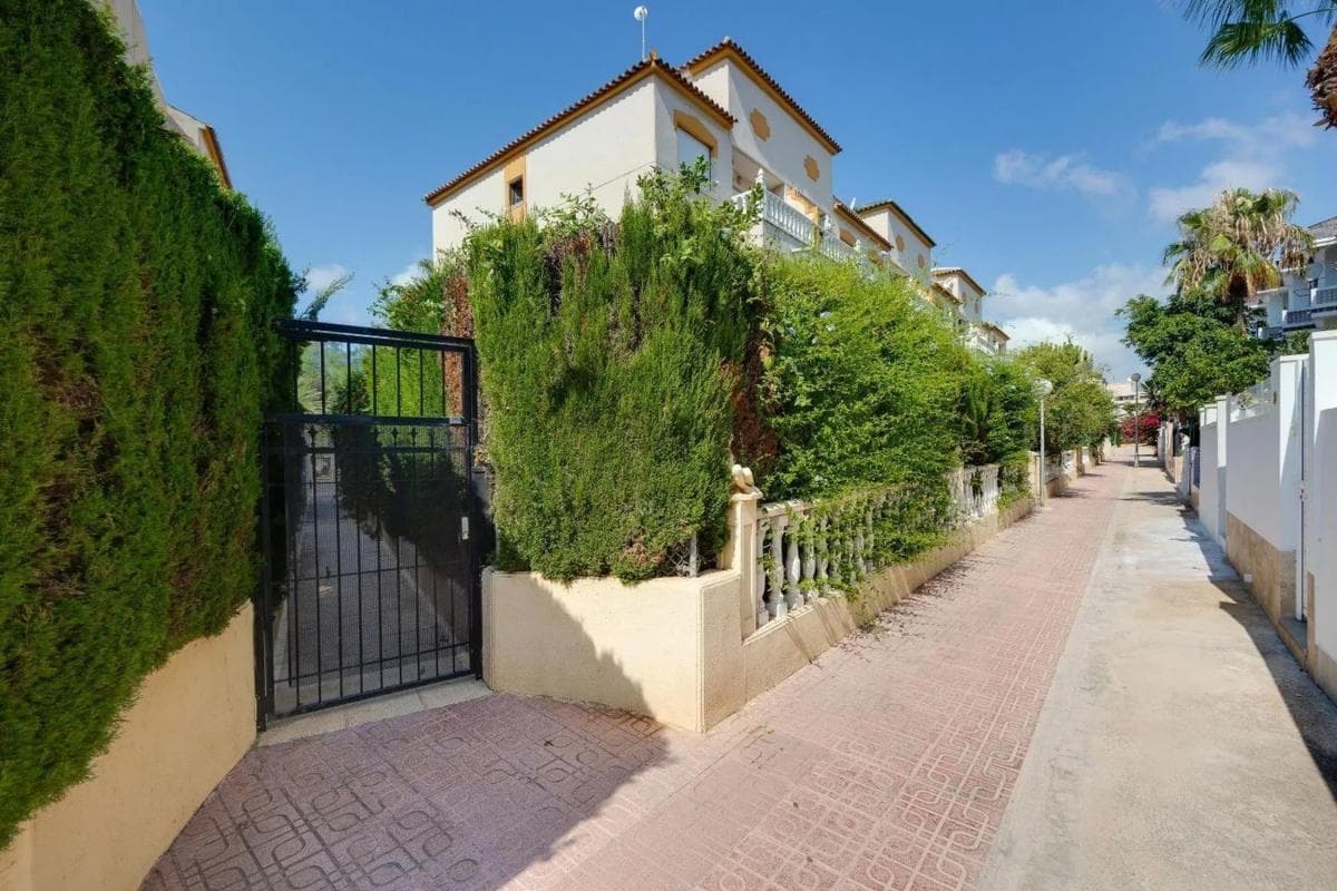 Venta de piso en Barrio La Siesta - El Salado - Torreta, Torrevieja
photo 2