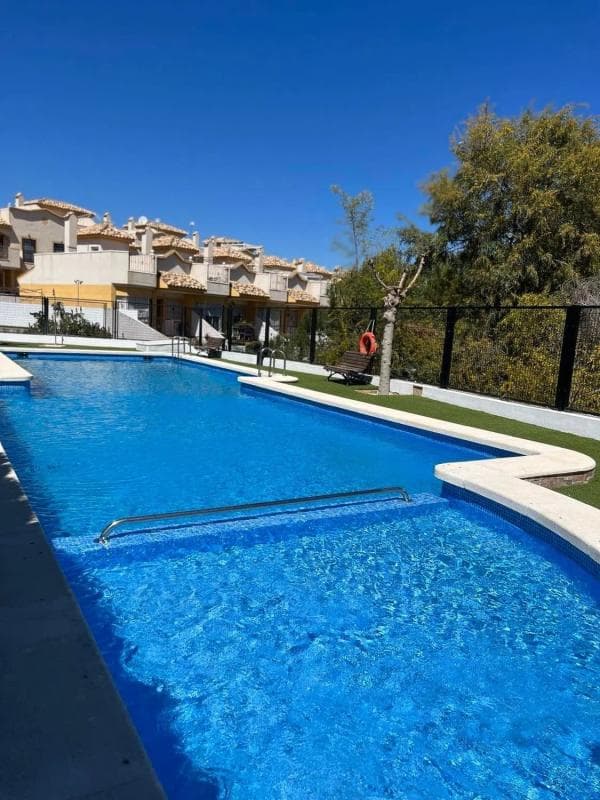 Propiedades en venta y alquiler en España photo 2