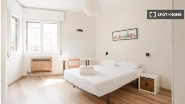 Habitación en piso compartido en barcelona. photo 1