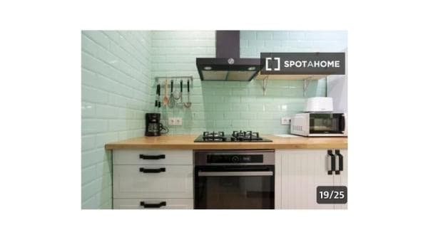 Habitación en piso compartido en barcelona. thumbnail 2