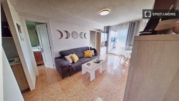 Piso en alquiler en Carrer Sant Jaume , Barcelona thumbnail 2