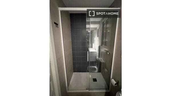 Estudio en alquiler en Carrer del Roser, Barcelona thumbnail 2
