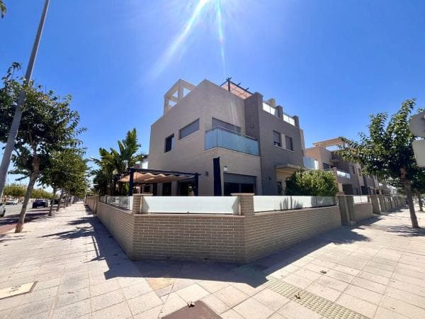 Chalet independiente en venta en Torre de la Horadada, Pilar de la Horadada
photo 1