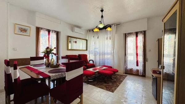 Piso en venta en Barrio Playa de los Náufragos, Torrevieja
photo 1