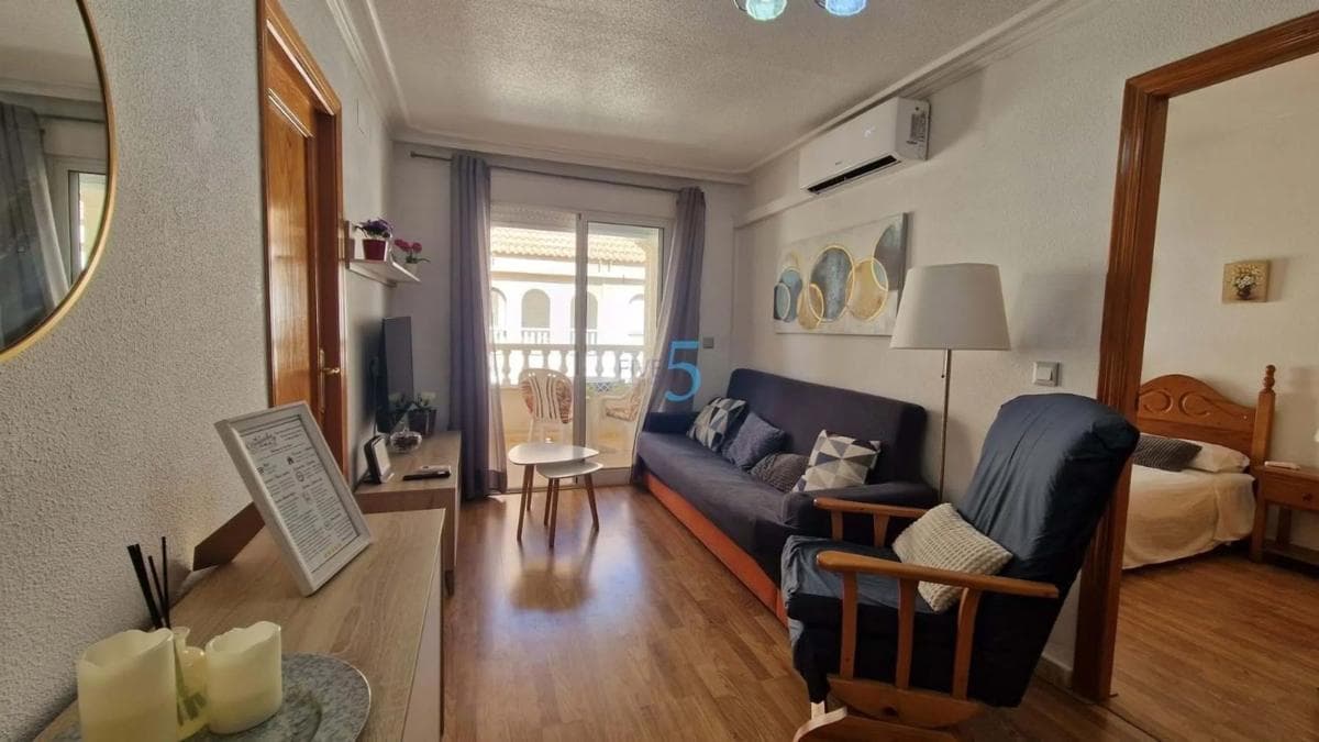 Venta de piso en Barrio El Acequión, Torrevieja
photo 2