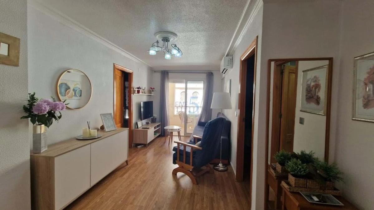 Venta de piso en Barrio El Acequión, Torrevieja
photo 3