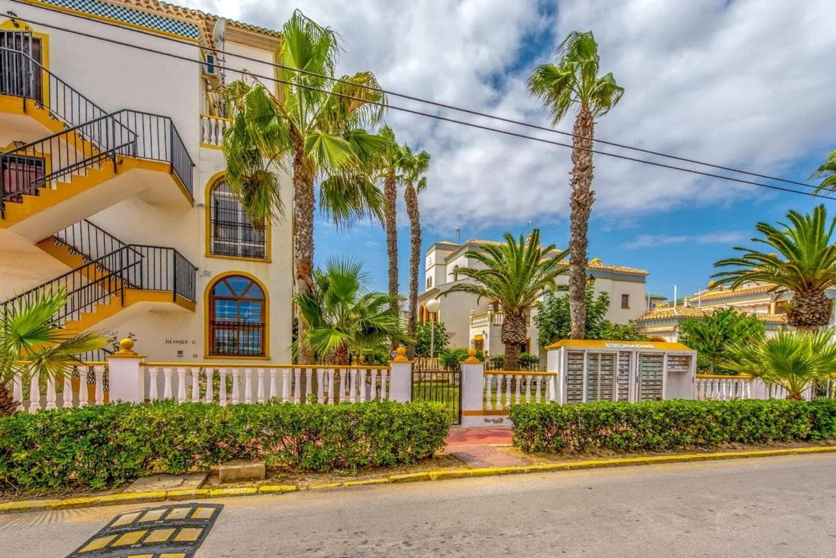 Sprzedaż mieszkania w Calle Geraneos, Torrevieja
photo 3
