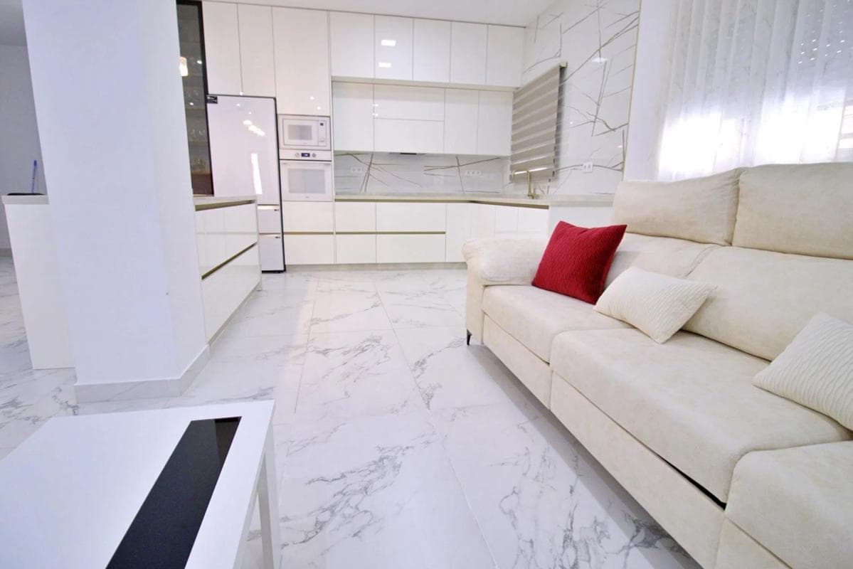 Venta de piso en Barrio Carrús Este, Elche / Elx
photo 3