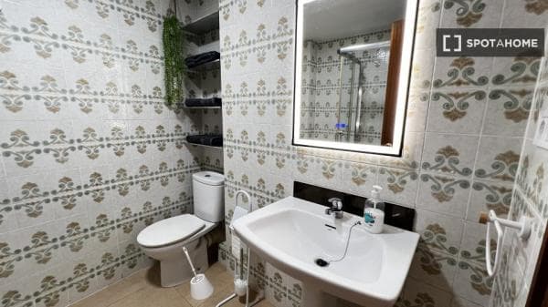 Se alquila habitación en Burjassot, Valencia. thumbnail 2