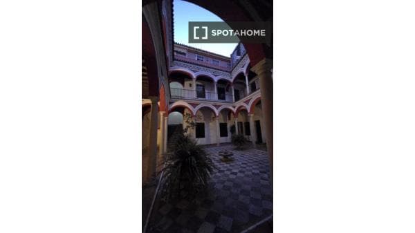 Квартира в аренду на Calle San Isidoro, 41004 Sevilla, Spain, Севилья thumbnail 1