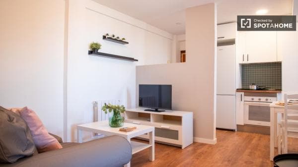 Apartment for rent in C. de Tembleque , Madrid photo 1