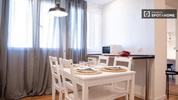 Apartment for rent in C. de Tembleque , Madrid thumbnail 2