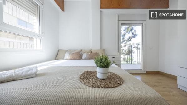Habitación en piso compartido en valència thumbnail 1